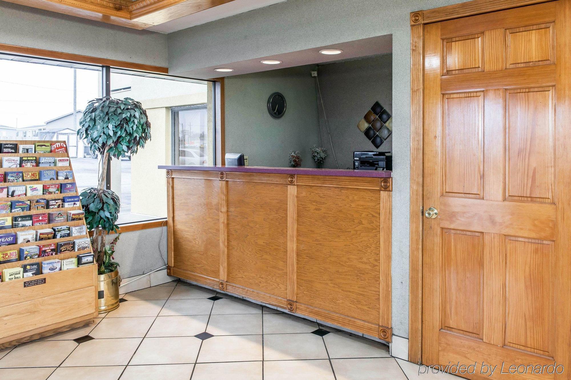 Econo Lodge Seymour Bagian luar foto