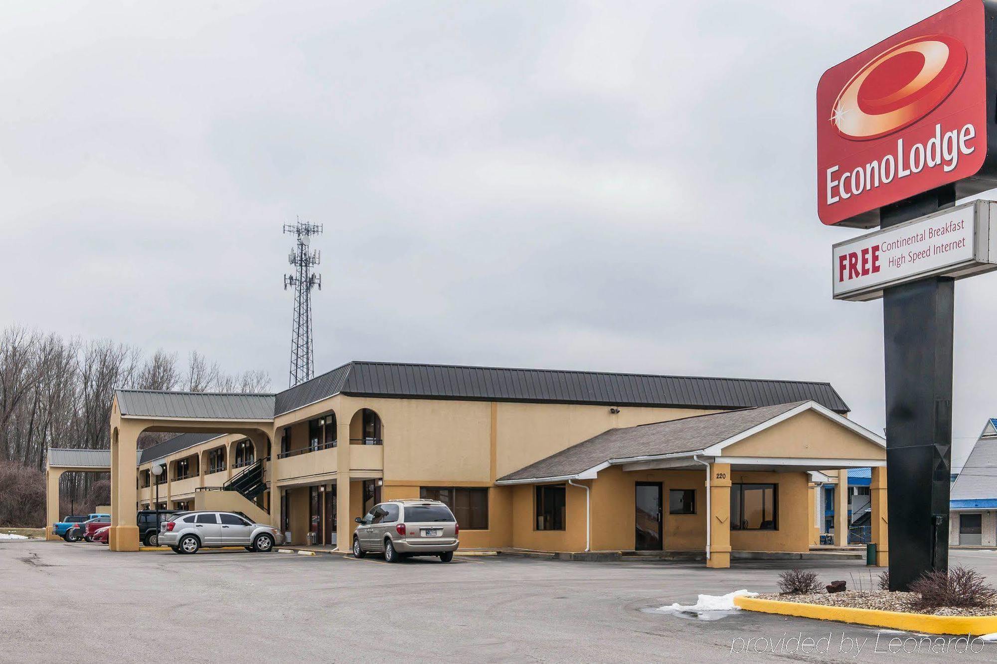 Econo Lodge Seymour Bagian luar foto