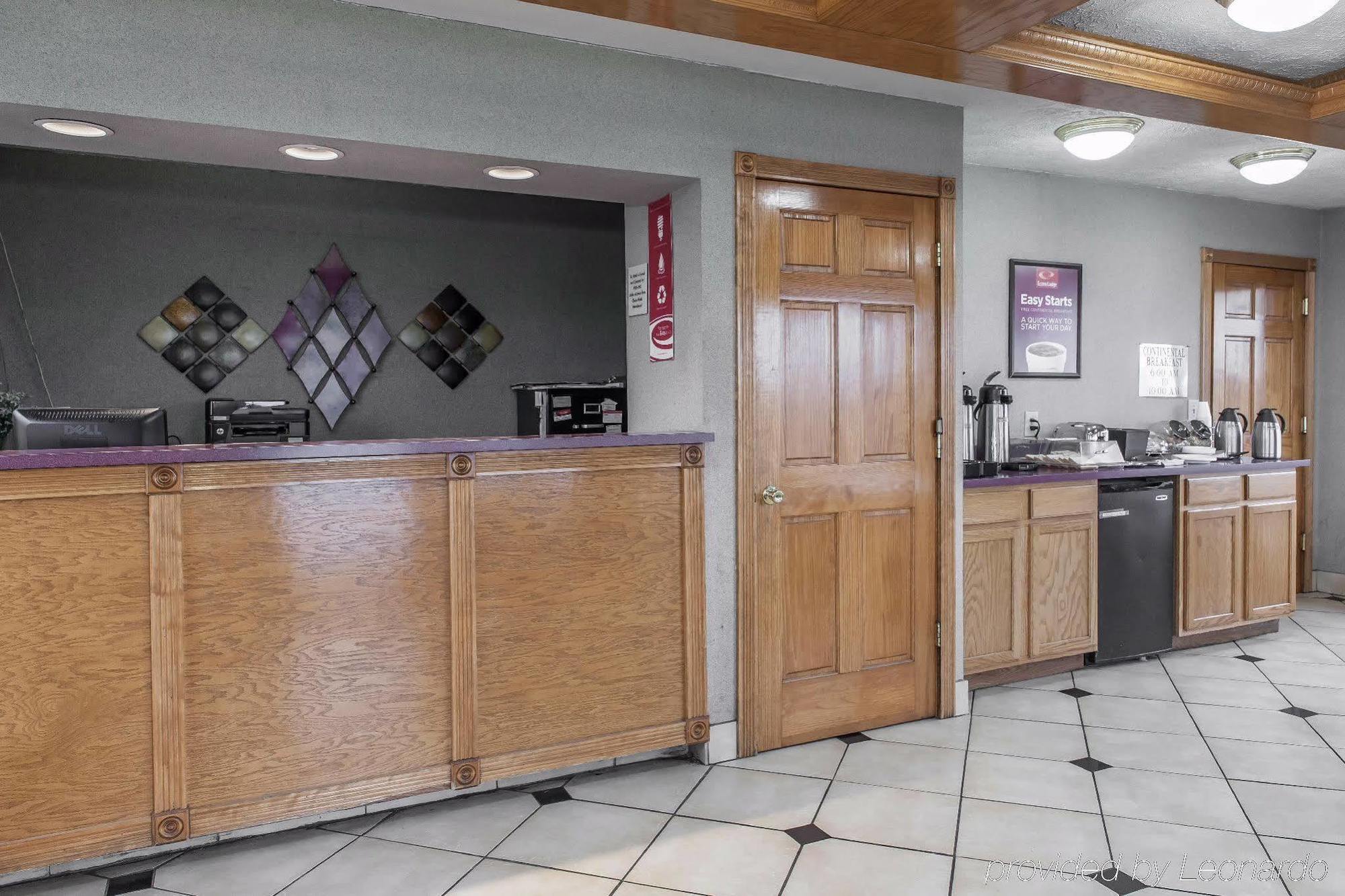 Econo Lodge Seymour Bagian luar foto