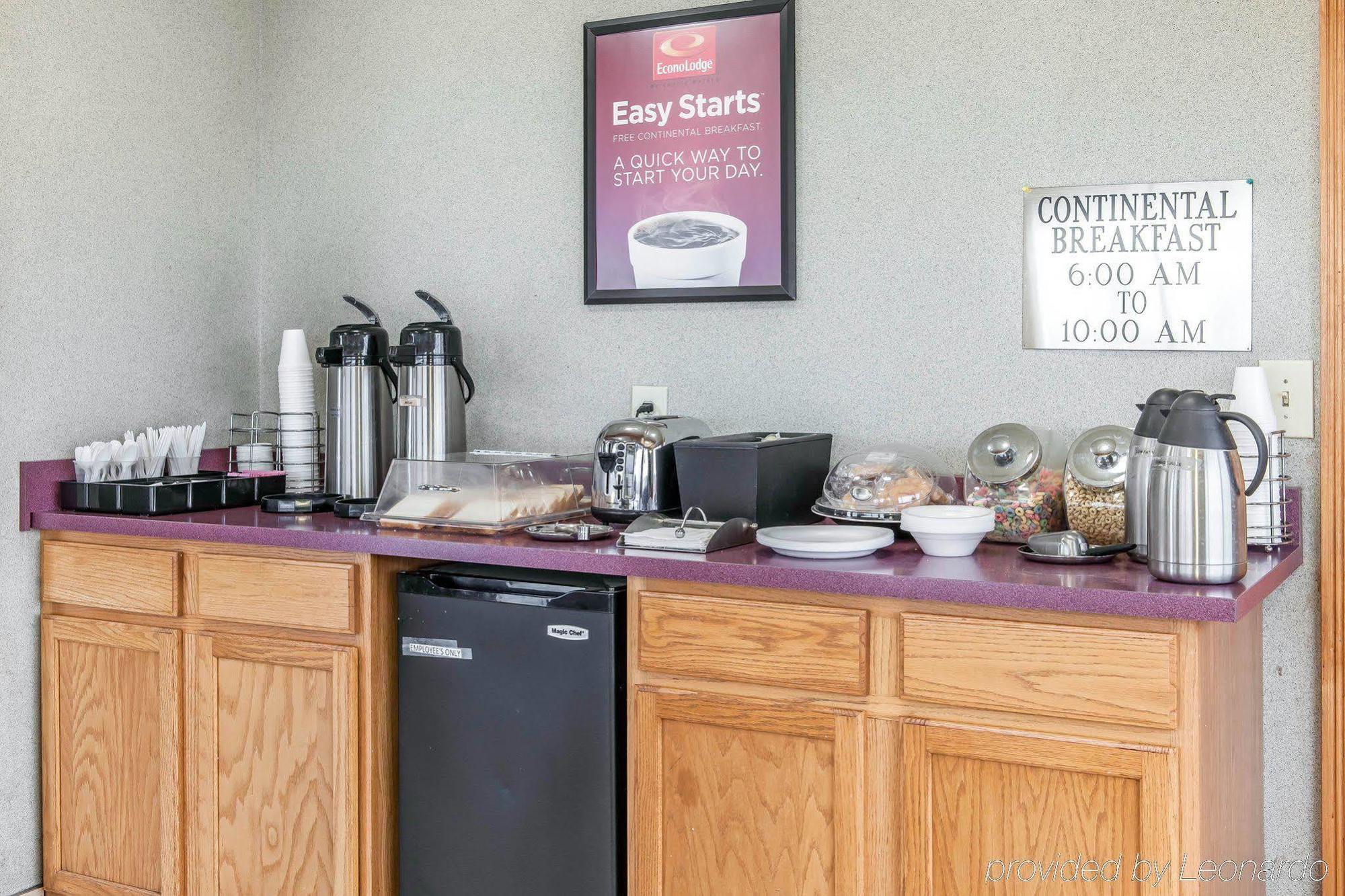 Econo Lodge Seymour Bagian luar foto