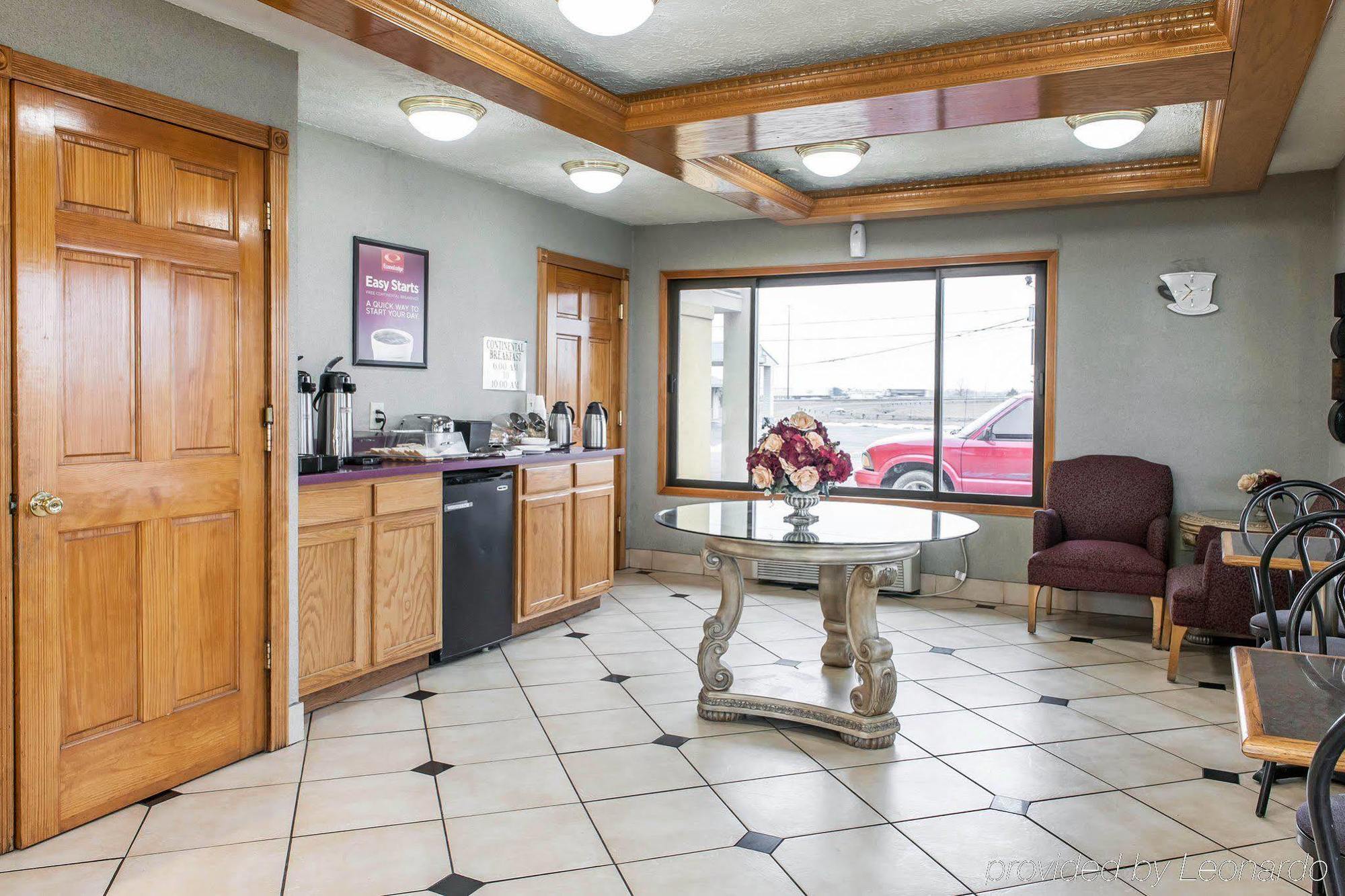 Econo Lodge Seymour Bagian luar foto
