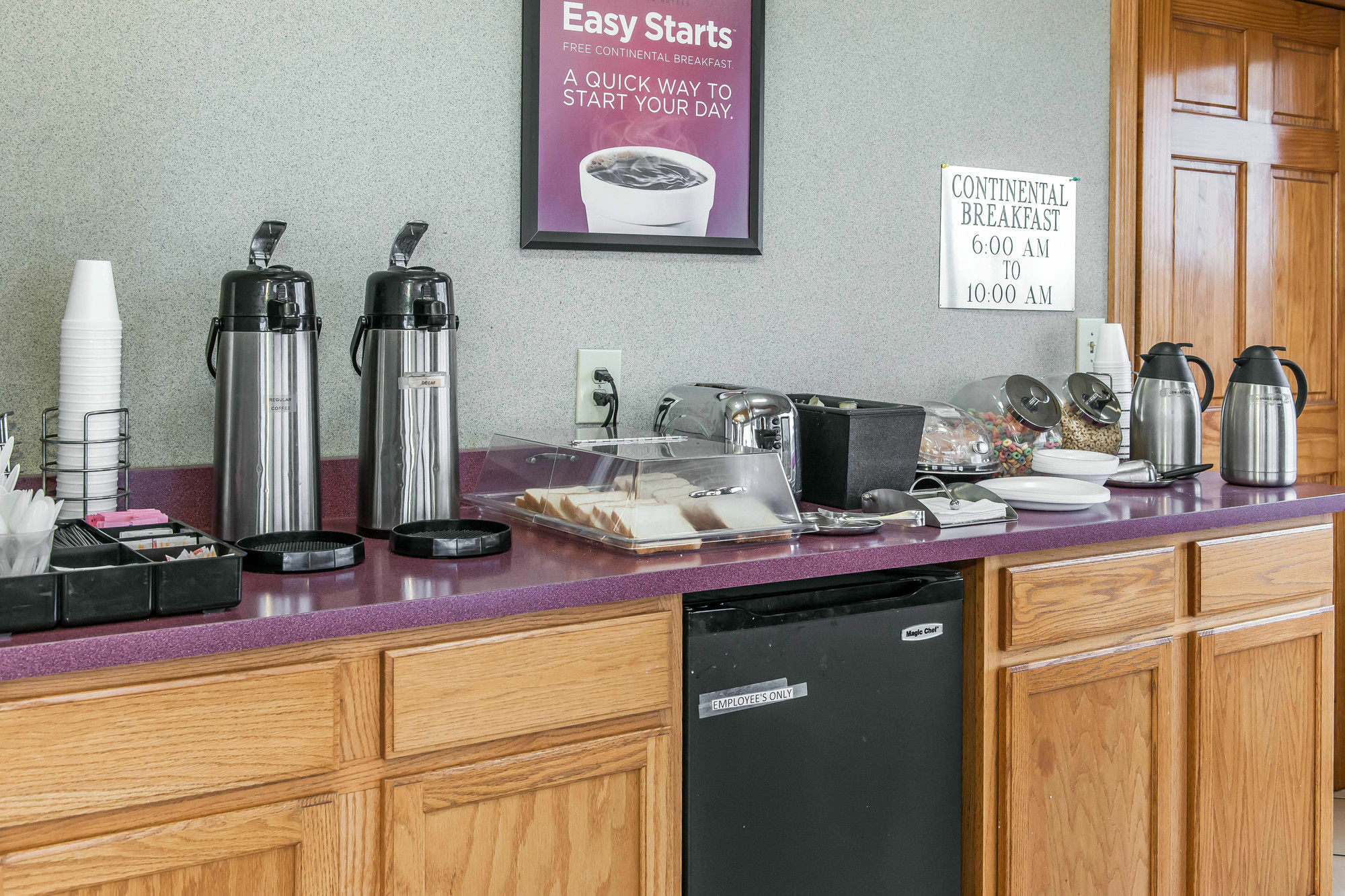 Econo Lodge Seymour Bagian luar foto